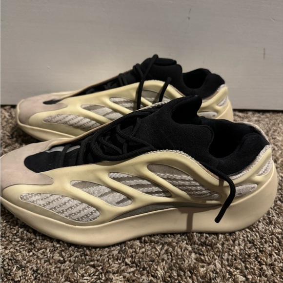 Authentic Adidas Yeezy 700 V3 (Azael) - Picture 2 of 5